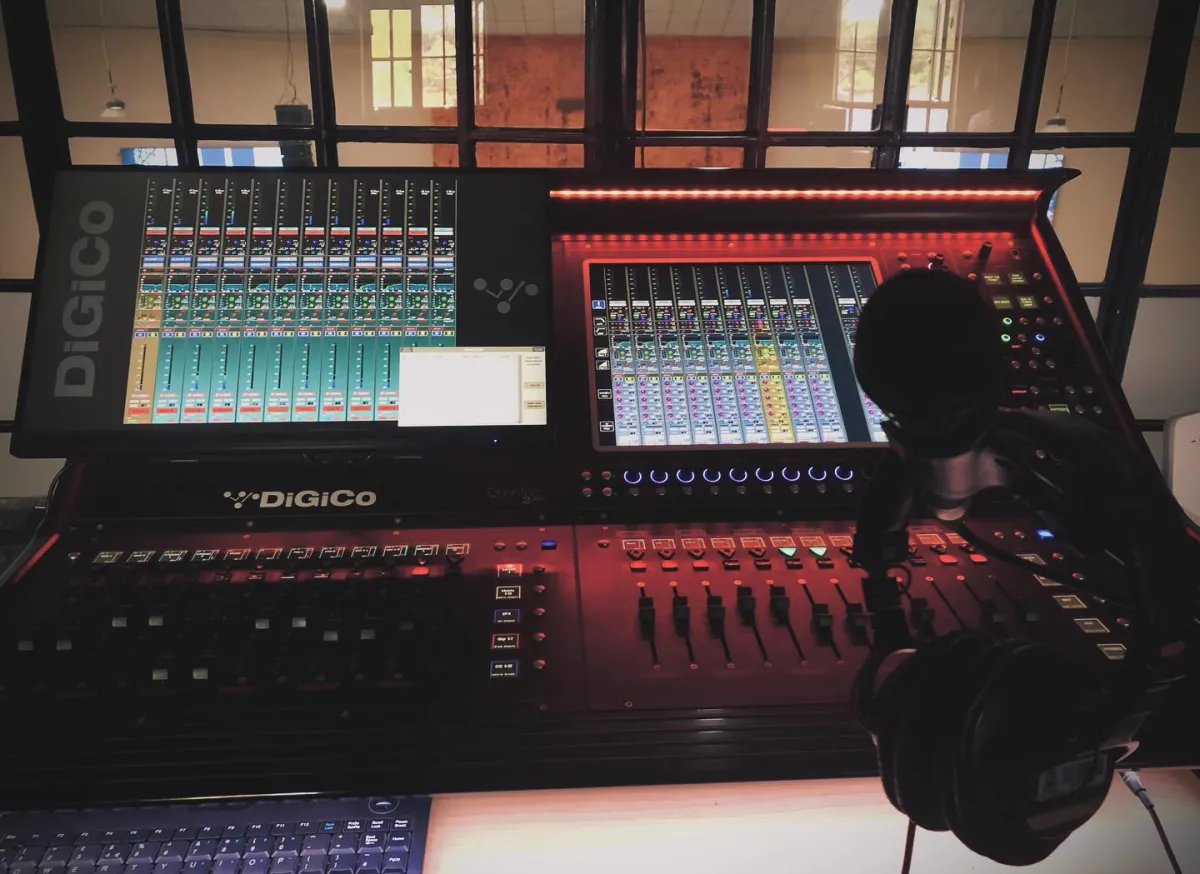 Engineer Personal Monitor Mixes for bands, live recordings and music concerts.